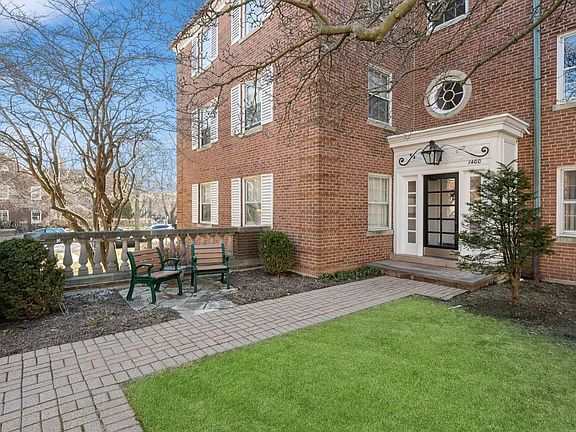 4th image of 1400 Hinman Ave #G