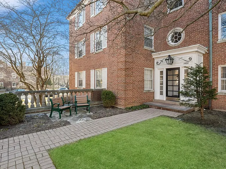 1400 Hinman Ave #G — Photo 4