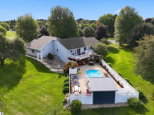 3175 Veterans Dr, Traverse City, MI 49684
