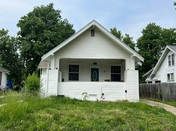 909 N 4th St, Pekin, IL 61554