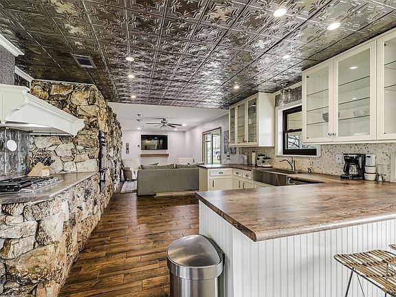 5th image of 62 Sanders Rd