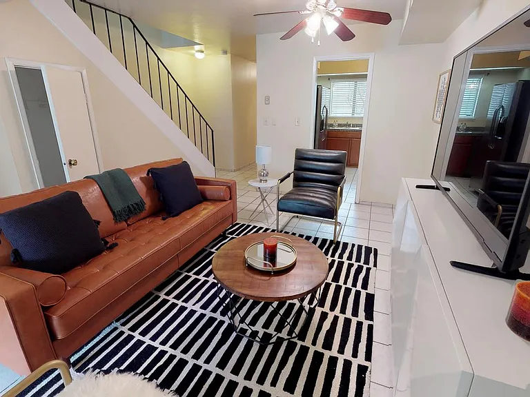 702 Cassia St — Photo 2