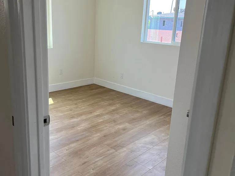 8731 S Figueroa St #8733-1/2 — Photo 20