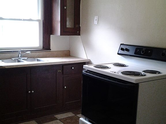 3rd image of 936 N Grant Ave