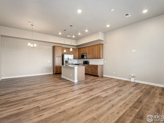 4th image of 938 Schlagel St #6
