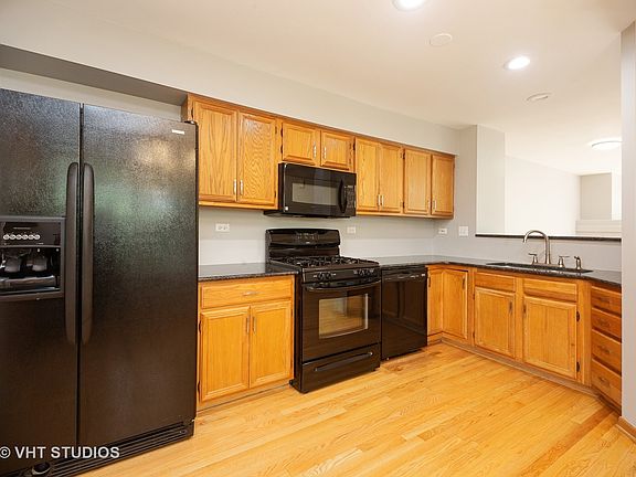 4th image of 9039 Heathwood Cir #D
