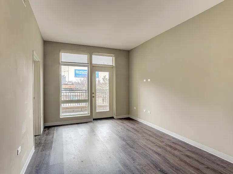 851 W Grand Ave #303 — Photo 4
