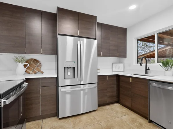 2221 Frederick Pl NW, Albuquerque, NM 87104