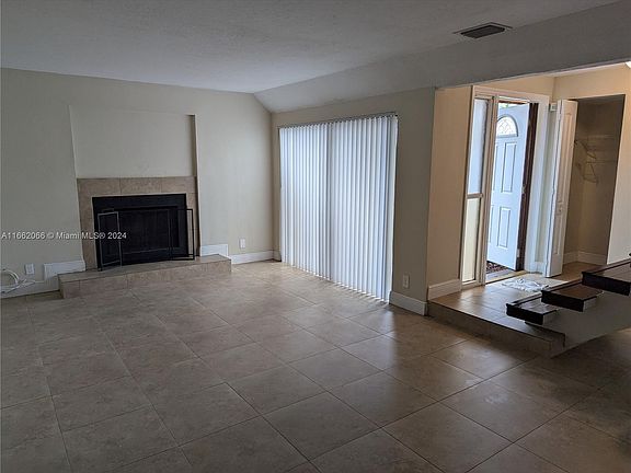 4th image of 3514 Gardens East Dr APT A
