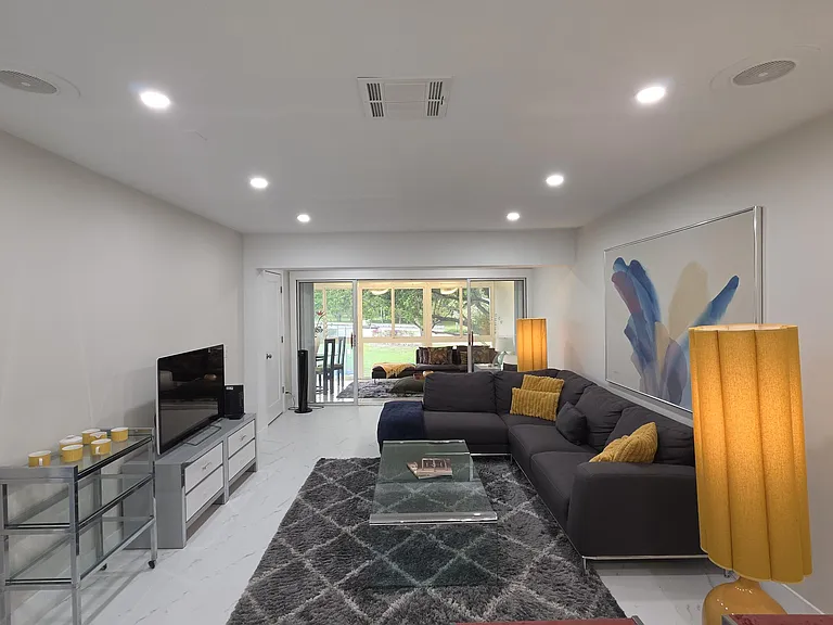 1631 NW 18th Ave #201 — Photo 19