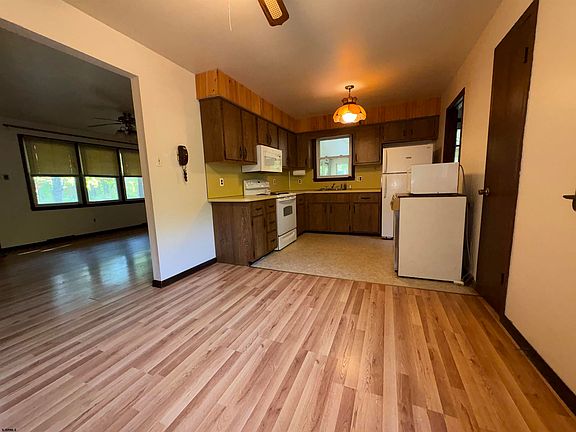 5th image of 214 Oakland Ave