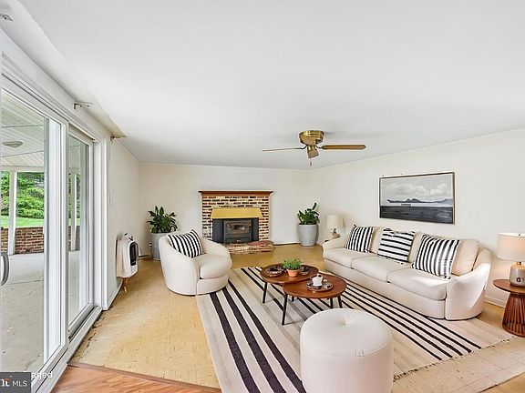 5th image of 77 Wren Dr