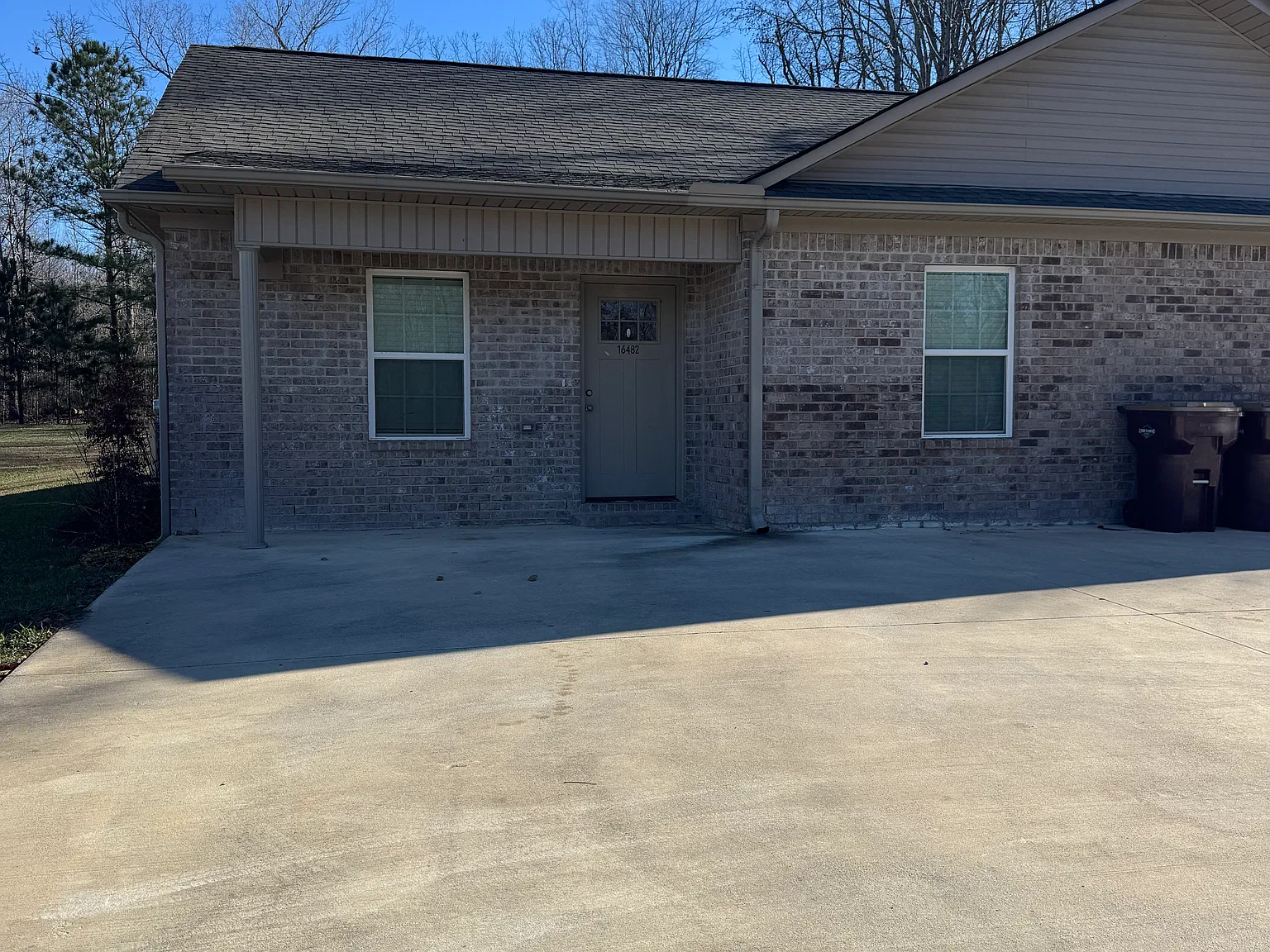 2 bed, 1050 sqft, $1,300 — Photo 1