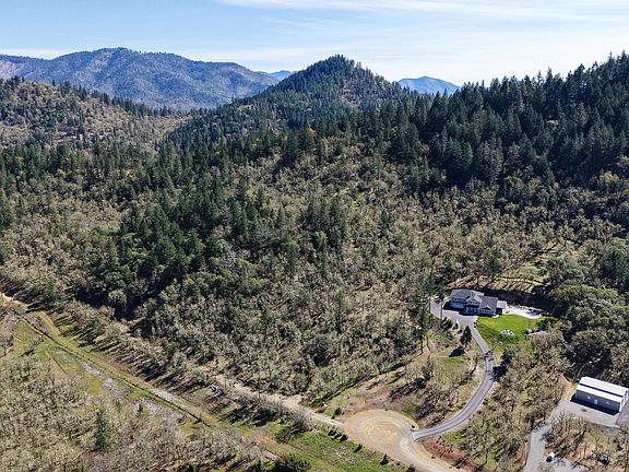 4th image of 401 Whitaker Ln