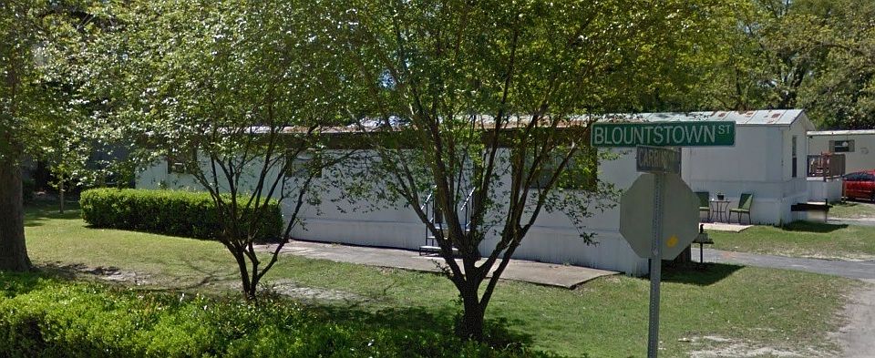 2nd image of 3050 Carriage Manor Cir