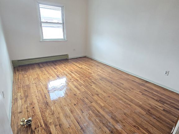 4th image of 4550 162nd St Floor 2