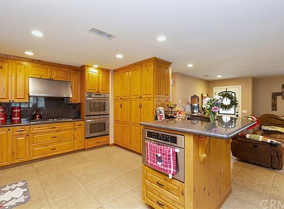 5th image of 3093 Hillside Ave