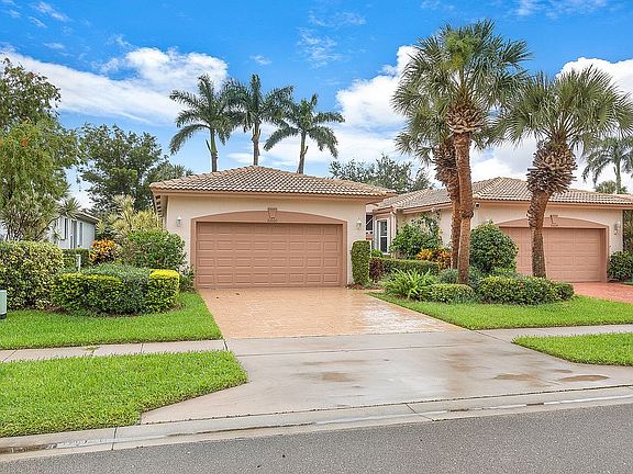 2nd image of 10660 Royal Caribbean Cir