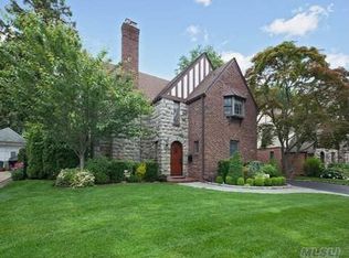 73 Huntington Rd, Garden City, NY 11530