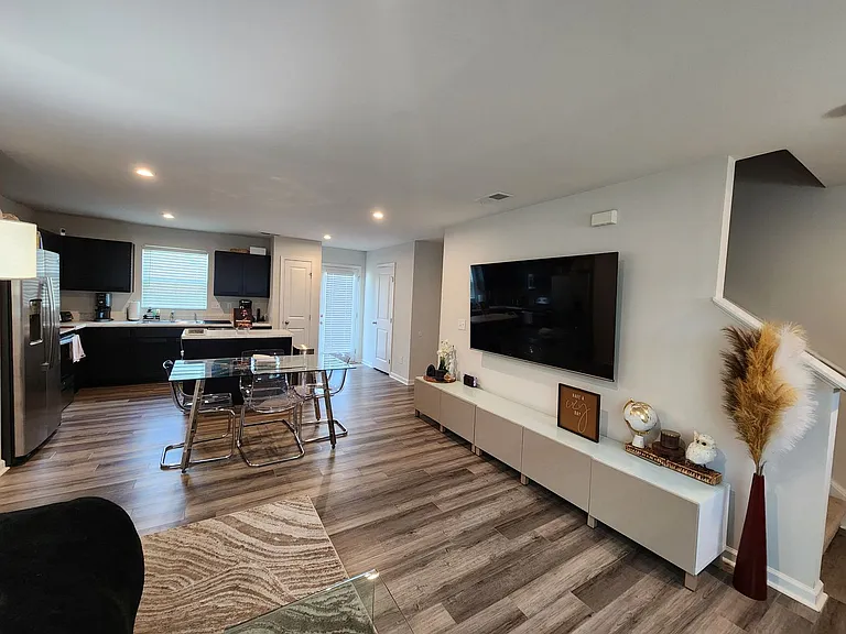 6816 Ludell Ln — Photo 4