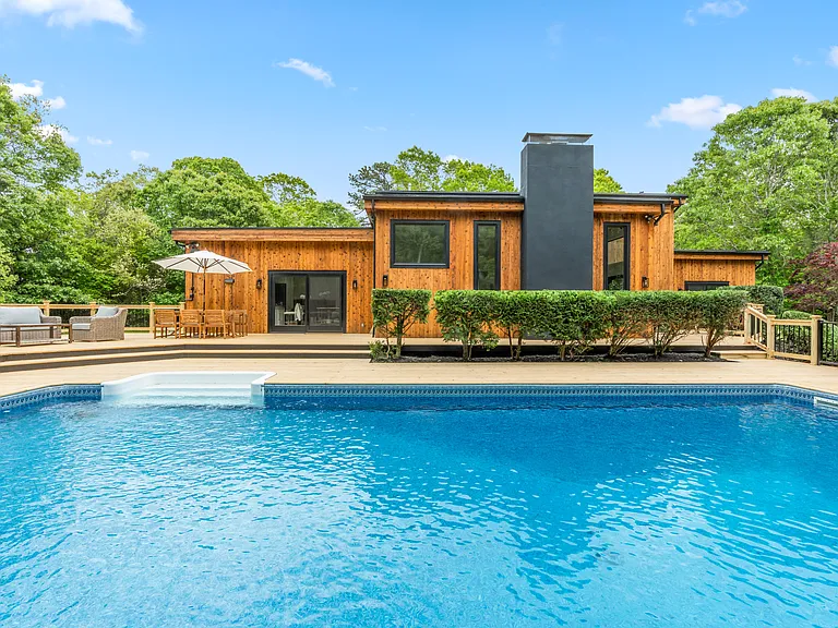 37 Bay Woods Dr — Photo 2