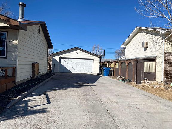 4th image of 1426 E Pershing Ave