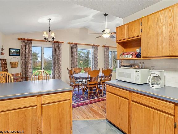 5th image of 28 Pancake Ln