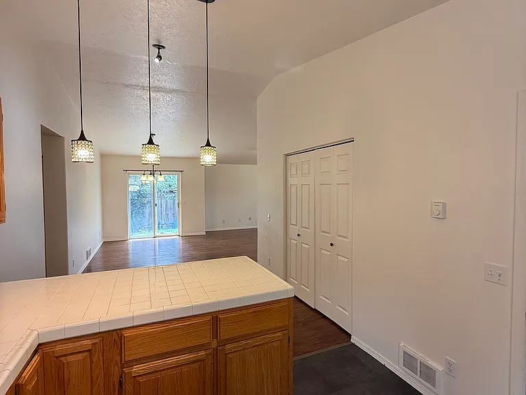 521 SW Forest Grove Dr — Photo 8