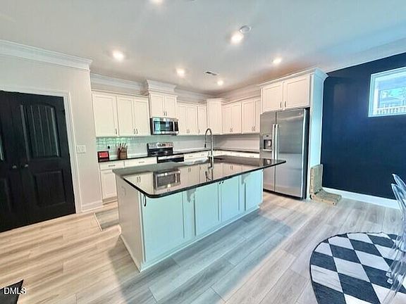 4th image of 77 Capewood Ct