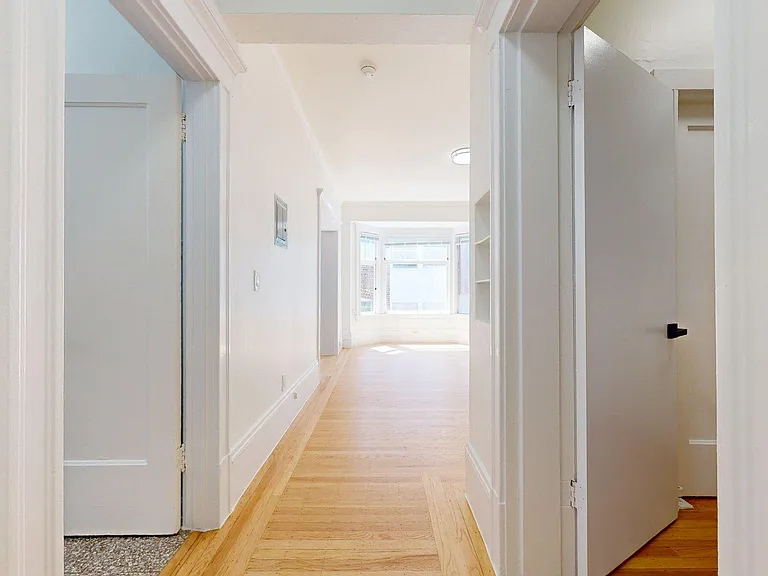 1060 Bush Street — Photo 9