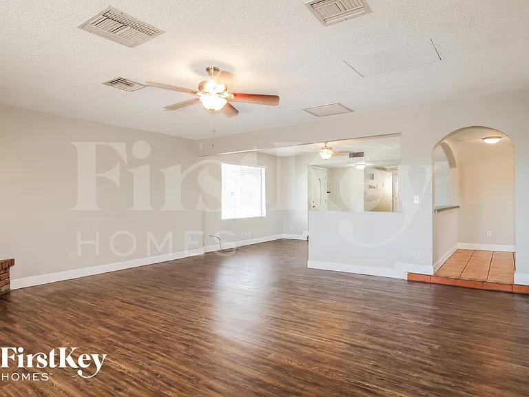 4643 W Mountain View Rd — Photo 4
