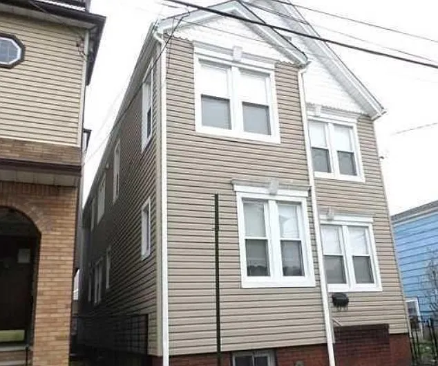 221-223 Patterson St #1