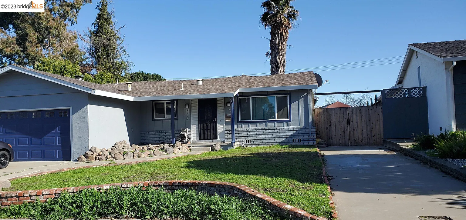 2835 Vista Way photo 1