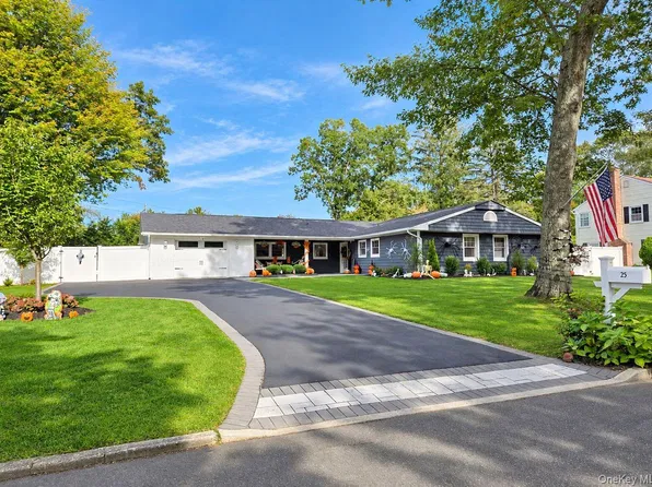 25 Stratton Lane, Stony Brook, NY 11790