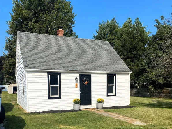 122 N State St, Francesville, IN 47946