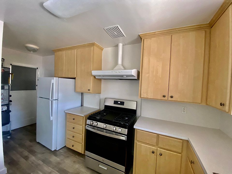 1st image of 702 Live Oak Ave APT B