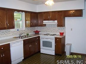 3rd image of 2156 Dawn Pl