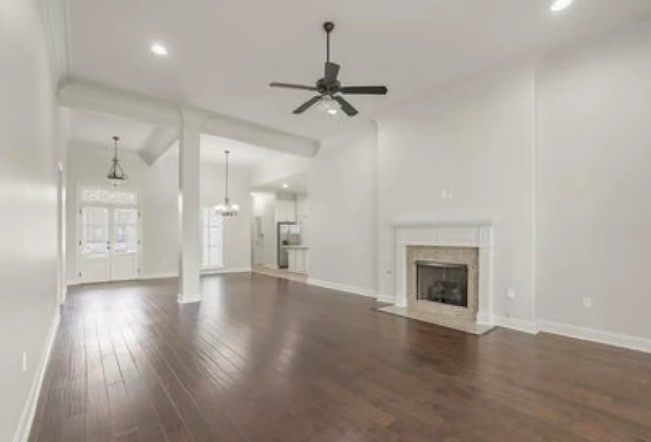4 bed, 2102 sqft, $3,000 — Photo 2