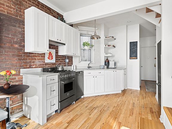 4th image of 92 Horatio St APT 4-L