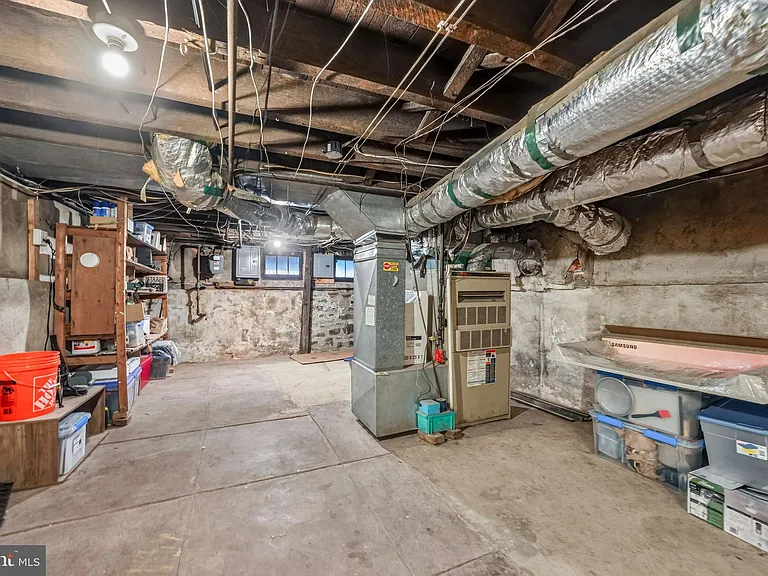 346 E Union St — Photo 36