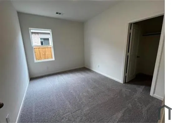 5 bed, 2300 sqft, $3,500 — Photo 4