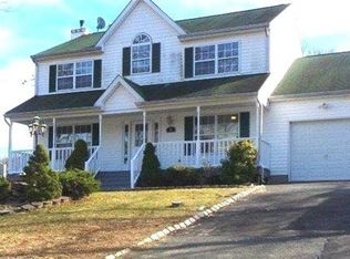 14 Oneida Ave, Selden, NY 11784