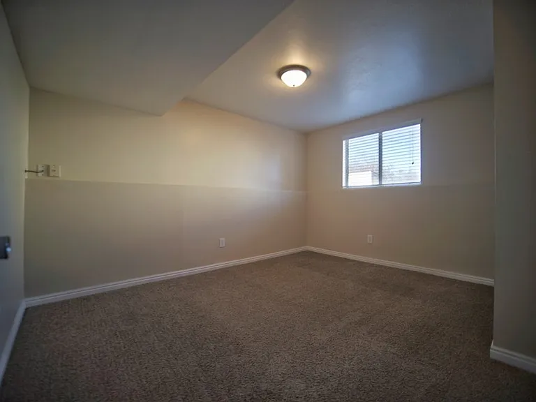 3292 S 4400 W — Photo 25