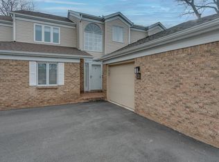 2 Lawrence Ct, Appleton, WI 54911