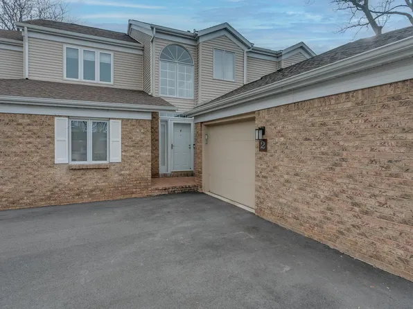 2 Lawrence Ct, Appleton, WI 54911