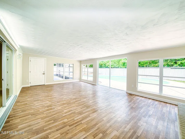 2517 Palm Ave — Photo 16