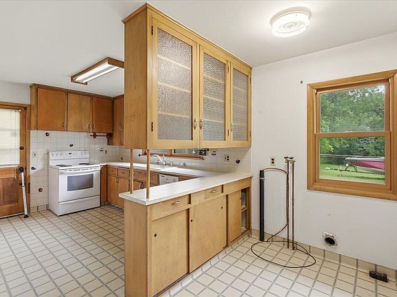 5th image of 112 E 29th Ave
