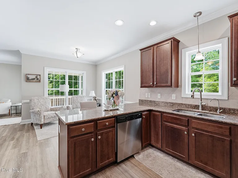 107 McKinnon Pl — Photo 9