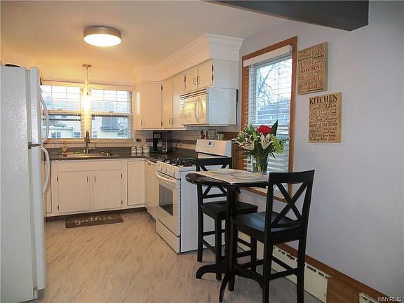 5th image of 127 Elmwood Ave