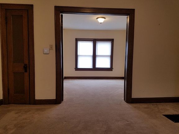 4th image of 195 E 6th Ave